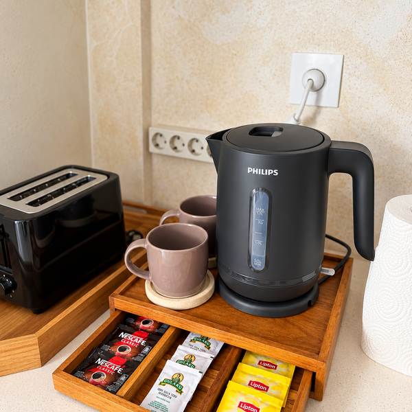 Kettle, toaster and tea tray on the counter