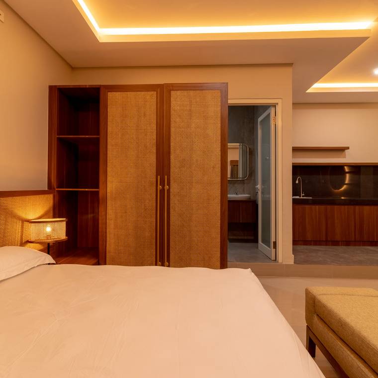 Bed, wardrobe and the kitchenette behind